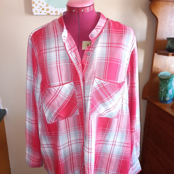 Melissa McCarthy plaid flannel shirt - Picture 4 of 6